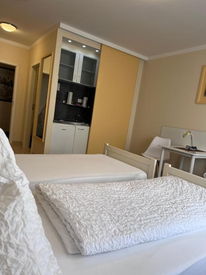 Pension Corona Forst  Екстериор снимка